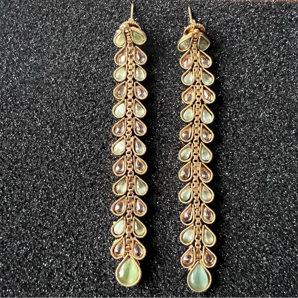 Drop earrings in mint and clear stones